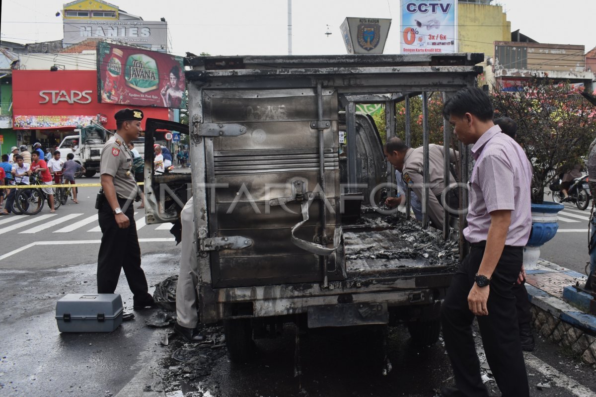 Perusahaan Cat di Cikupa Terbakar, 5 Mobil Boks Hancur