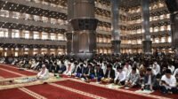 Salat Idulfitri Penuhi Masjid Al-Amjad Tangerang