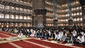 Salat Idulfitri Penuhi Masjid Al-Amjad Tangerang