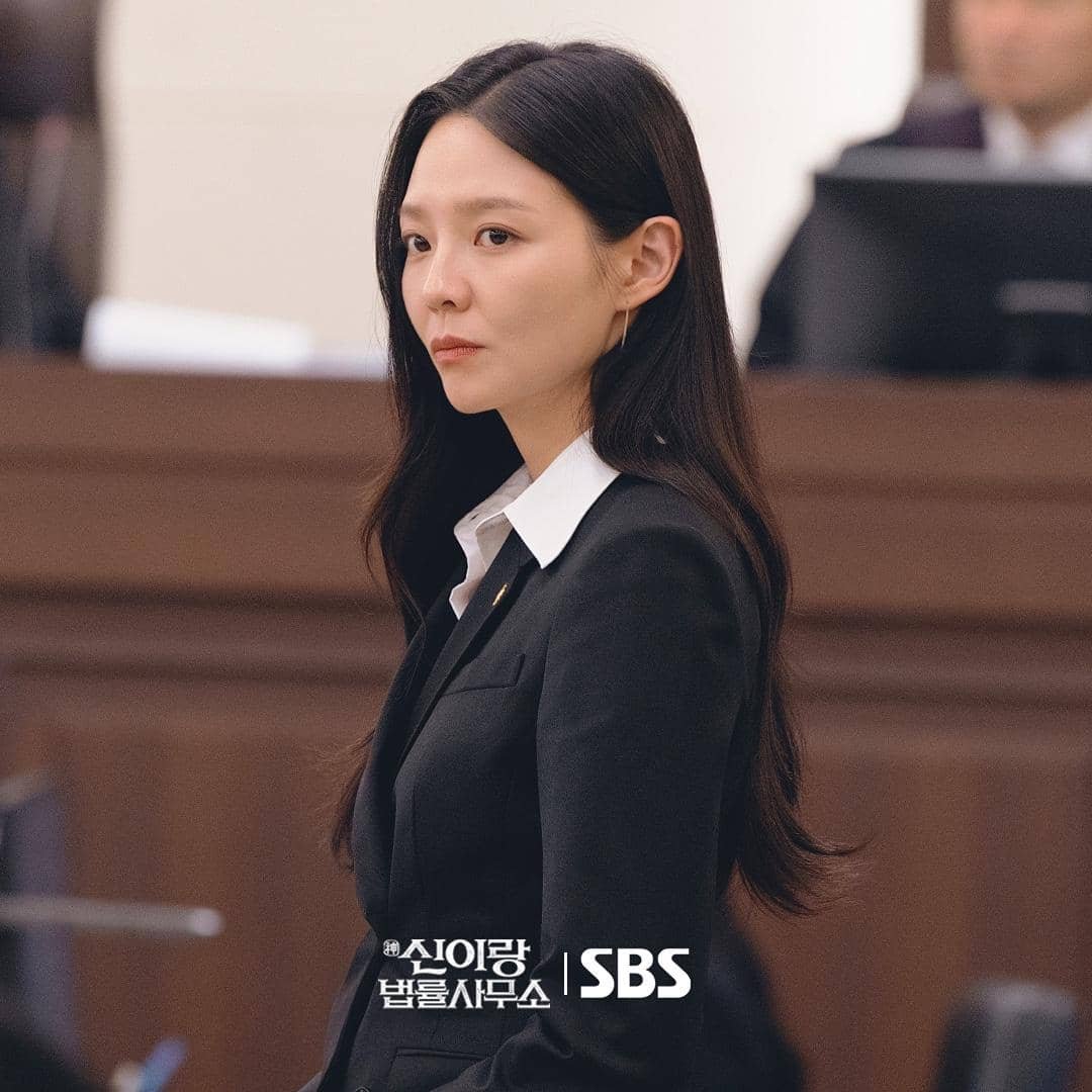 8 Bantuan Penting Han Na Hyun untuk Shin I Rang di Drakor Phantom Lawyer