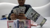 Rupiah Melemah di Hari Ke-2 Lebaran, Dekati Rp17.000 per Dolar AS