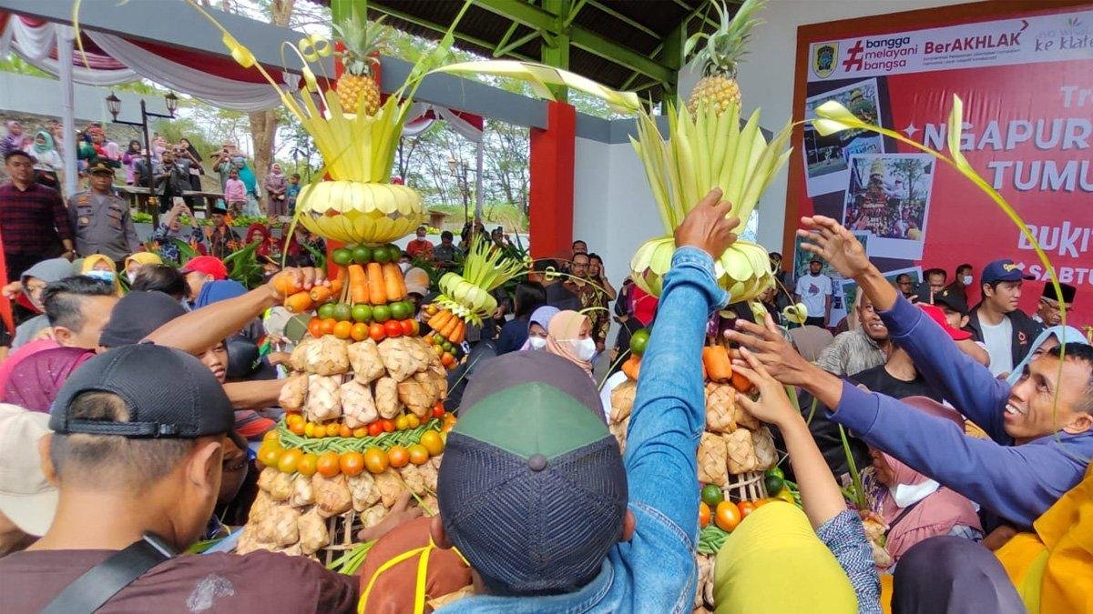 7 fakta menarik grebeg Syawal Bukit Sidoguro Klaten, 18 gunungan ketupat diperebutkan ribuan warga