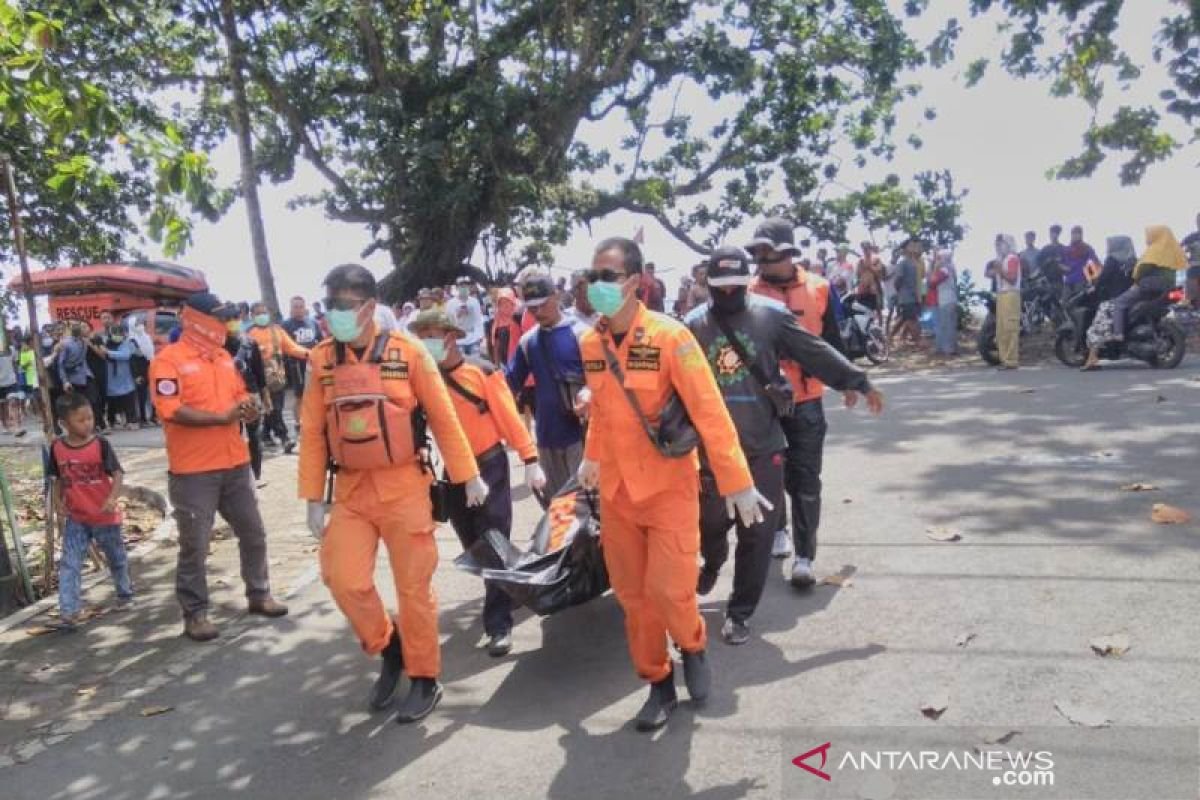 Siswi SMP Terseret Arus di Pangandaran Ditemukan Meninggal oleh Nelayan