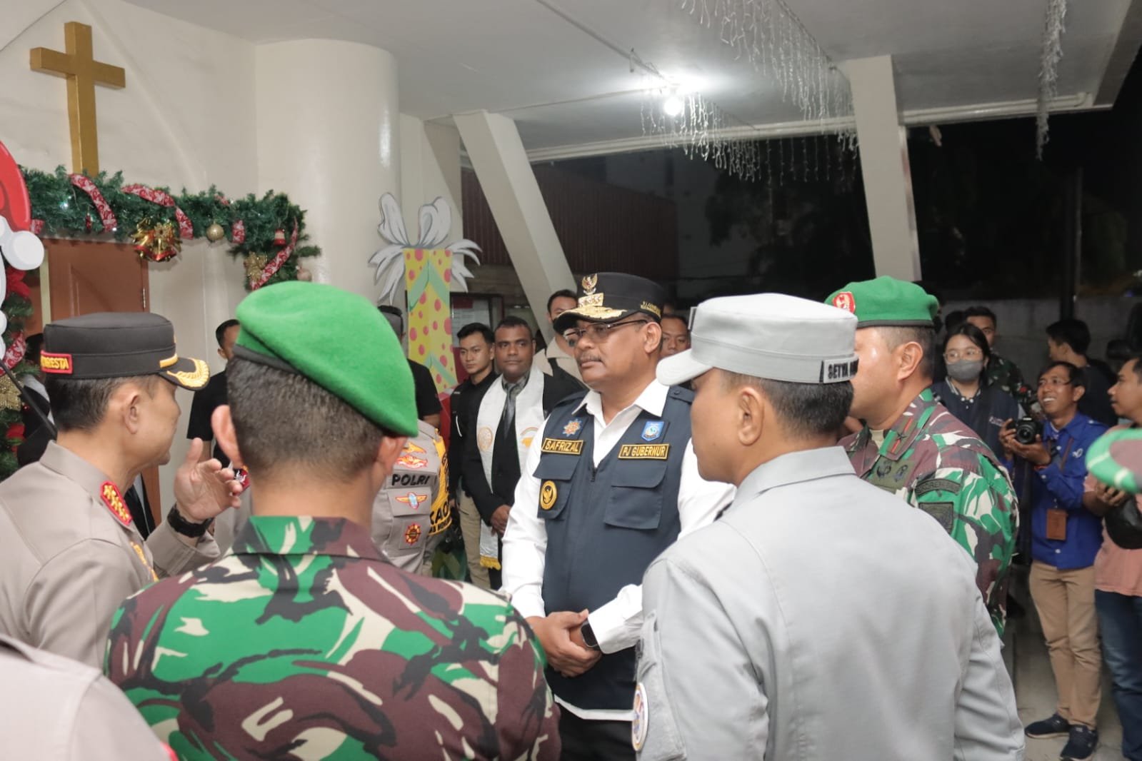 Pastikan Lebaran Aman, Bupati Pandeglang Pantau Pospam dan Pantai Carita