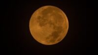 8 Fenomena Langit Spektakuler April 2026: Catat Tanggalnya!