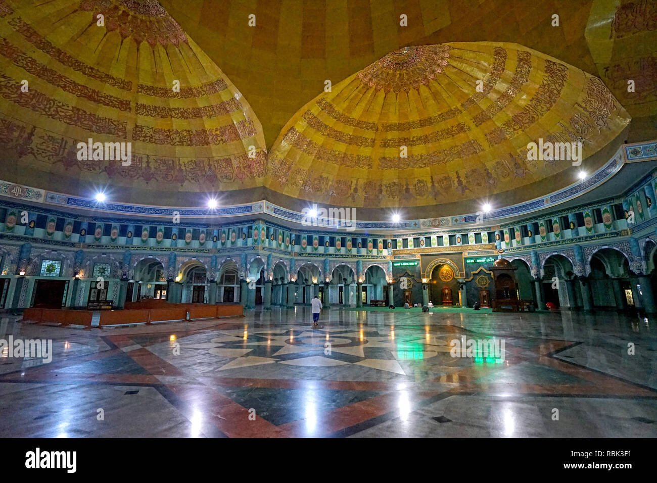 10.000 Warga Tangerang Sholat Idulfitri di Masjid Raya Al Azhom