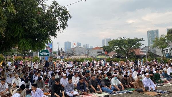 Gema Takbir di Masjid Al-Azhar: Ribuan Warga Tangerang Rayakan Kemenangan dengan Bedug