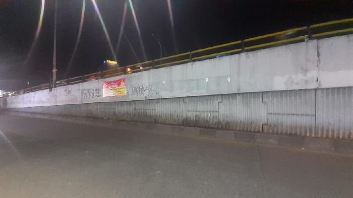 Flyover Ciputat Rusak, Pemkot Tangsel Bergerak ke Pusat, Gotong Royong Warga Jadi Sorotan