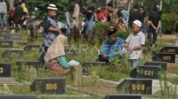 Ziarah Kubur Jadi Tradisi Lebaran 2026 di Lebak, TPU Sampay Warunggunung Penuh Pengunjung